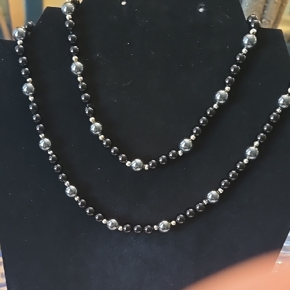 14KT gold beads with onyx and hematite beads - Picture 2 of 3